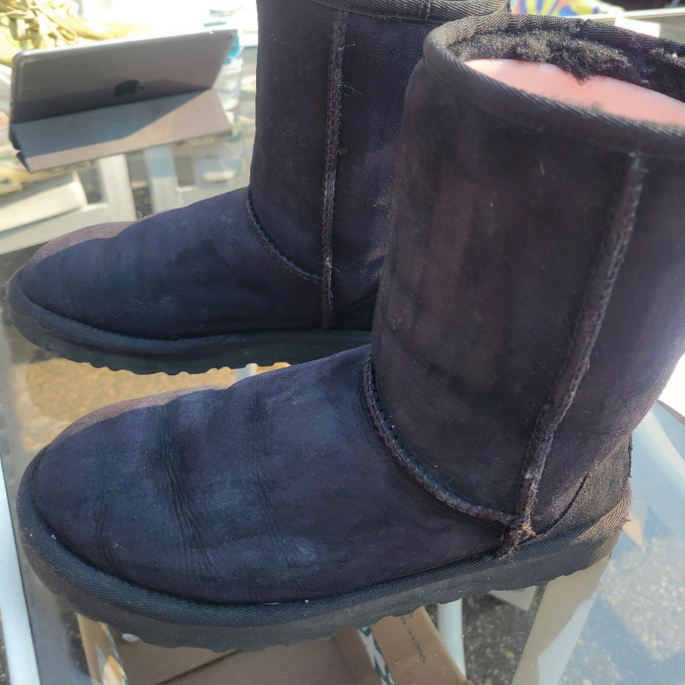 Black ugg boots